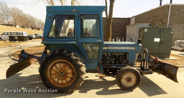 image for item DD2877 1963 Ford 3000 tractor