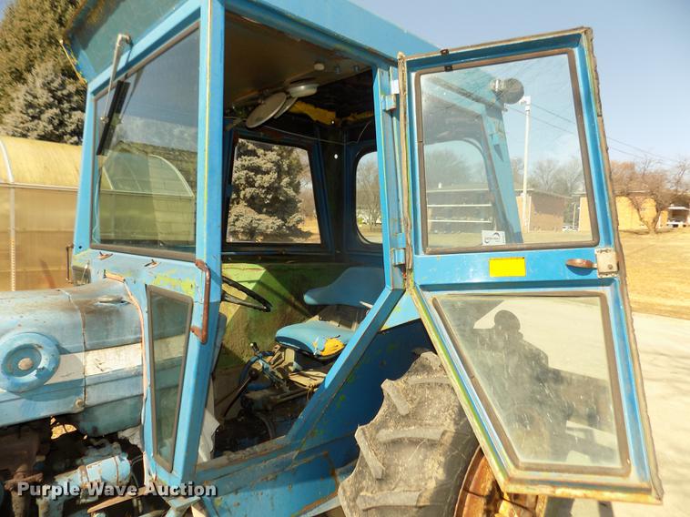 image for item DD2877 1963 Ford 3000 tractor