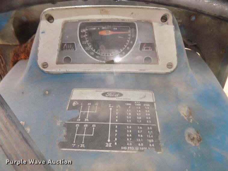 image for item DD2877 1963 Ford 3000 tractor