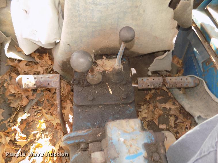 image for item DD2877 1963 Ford 3000 tractor