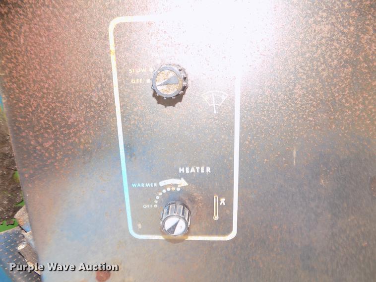 image for item DD2877 1963 Ford 3000 tractor