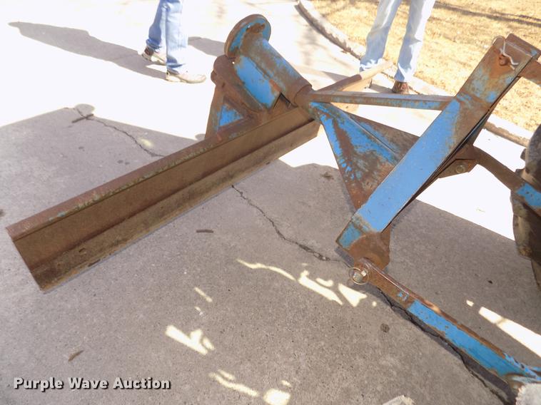 image for item DD2877 1963 Ford 3000 tractor