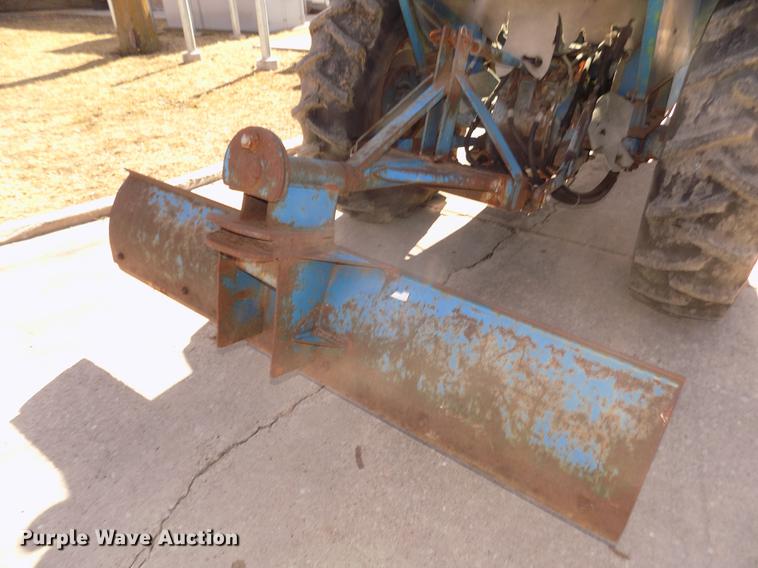 image for item DD2877 1963 Ford 3000 tractor