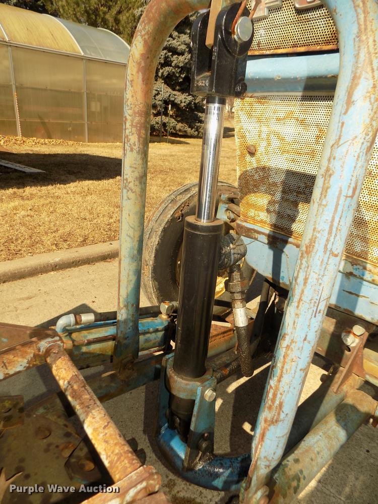 image for item DD2877 1963 Ford 3000 tractor