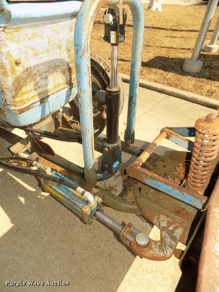 image for item DD2877 1963 Ford 3000 tractor