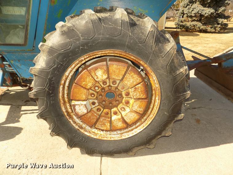 image for item DD2877 1963 Ford 3000 tractor