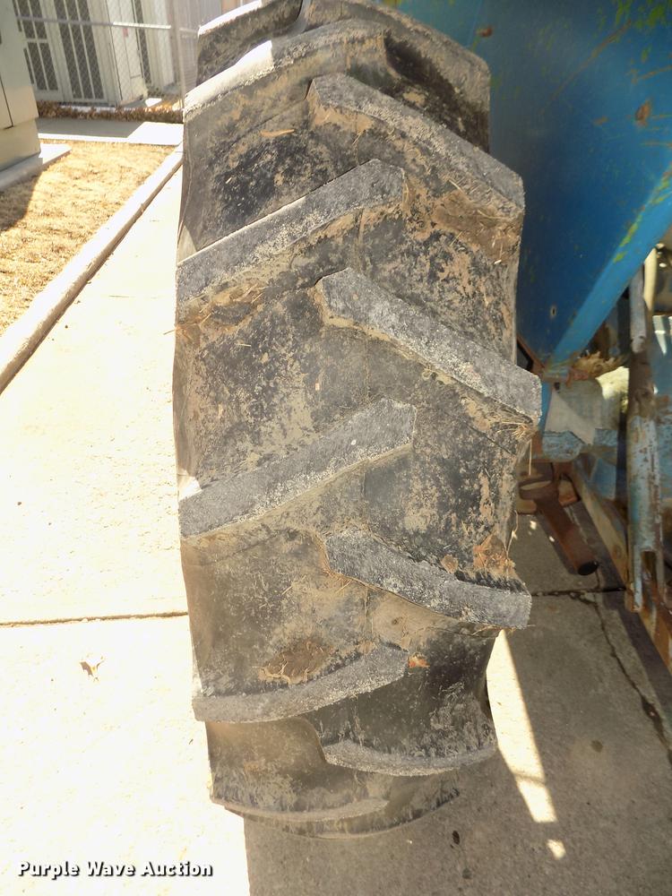 image for item DD2877 1963 Ford 3000 tractor