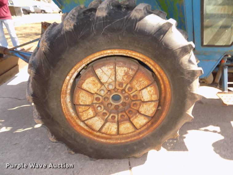 image for item DD2877 1963 Ford 3000 tractor