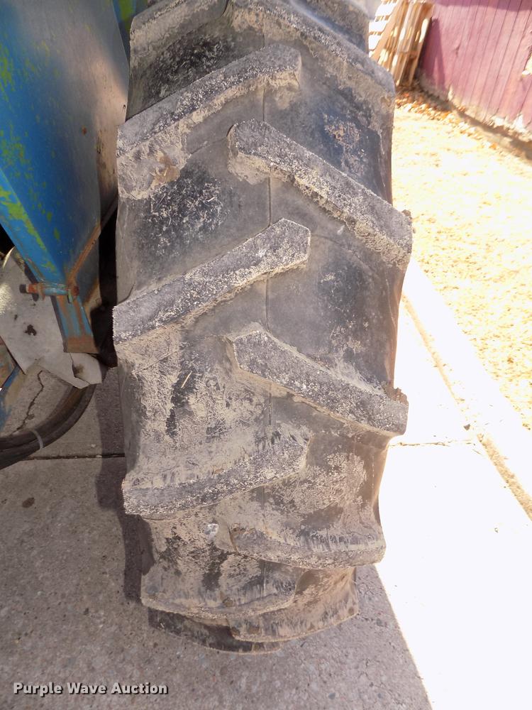 image for item DD2877 1963 Ford 3000 tractor