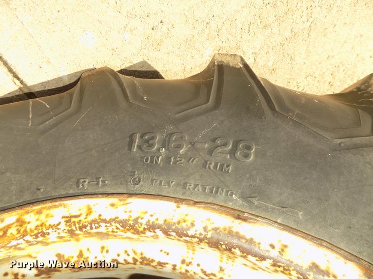 image for item DD2877 1963 Ford 3000 tractor