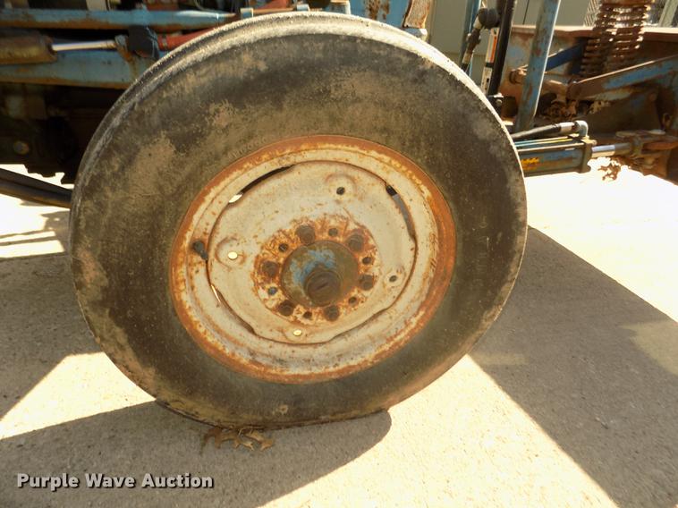 image for item DD2877 1963 Ford 3000 tractor
