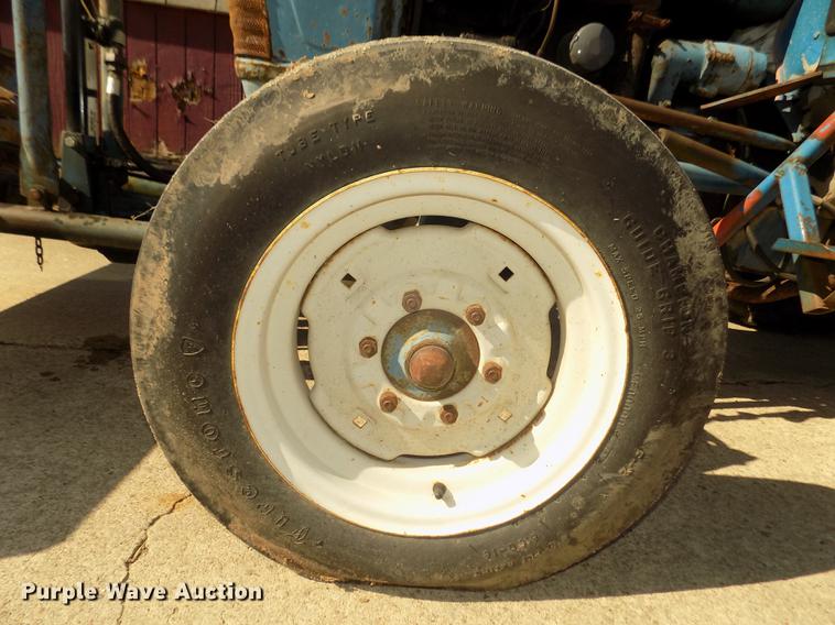 image for item DD2877 1963 Ford 3000 tractor