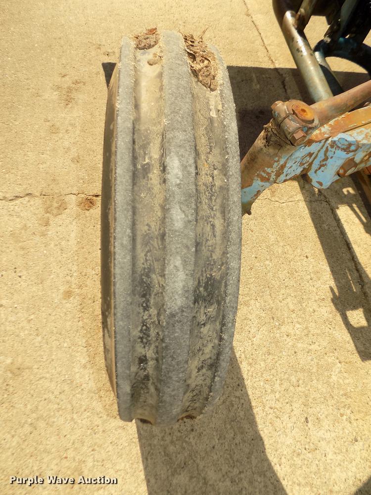 image for item DD2877 1963 Ford 3000 tractor