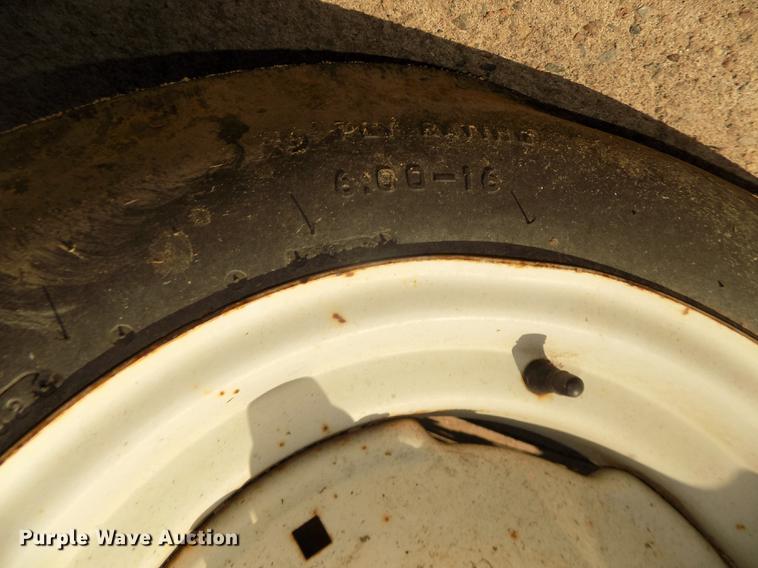 image for item DD2877 1963 Ford 3000 tractor