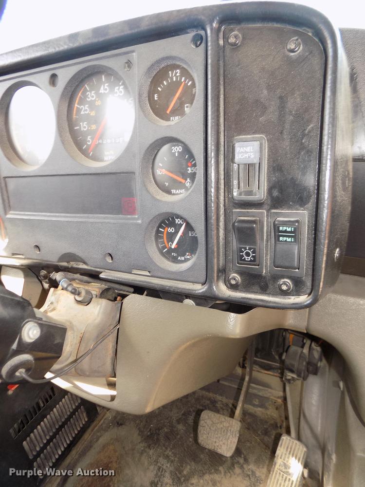 image for item DD2878 1999 Freightliner FS65 Blue Bird school bus