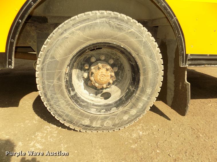 image for item DD2878 1999 Freightliner FS65 Blue Bird school bus