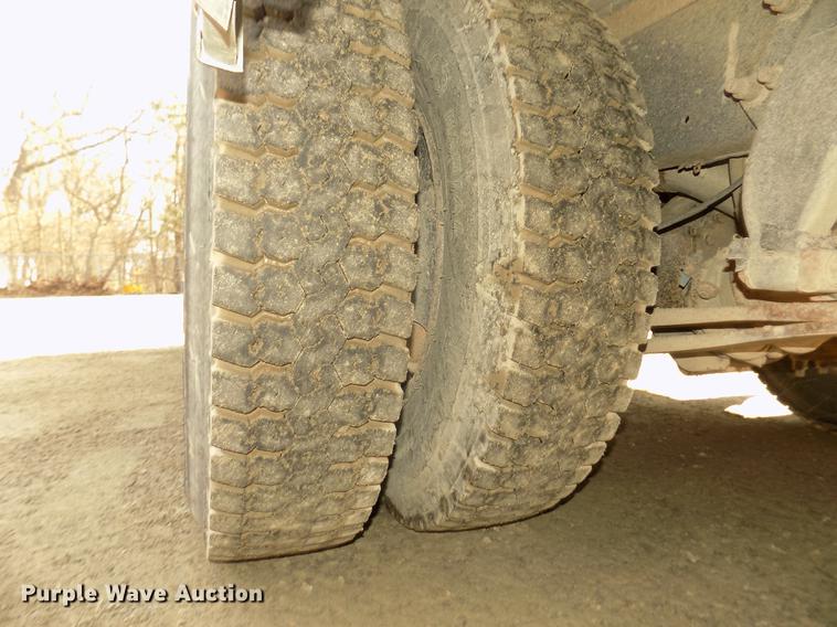 image for item DD2878 1999 Freightliner FS65 Blue Bird school bus