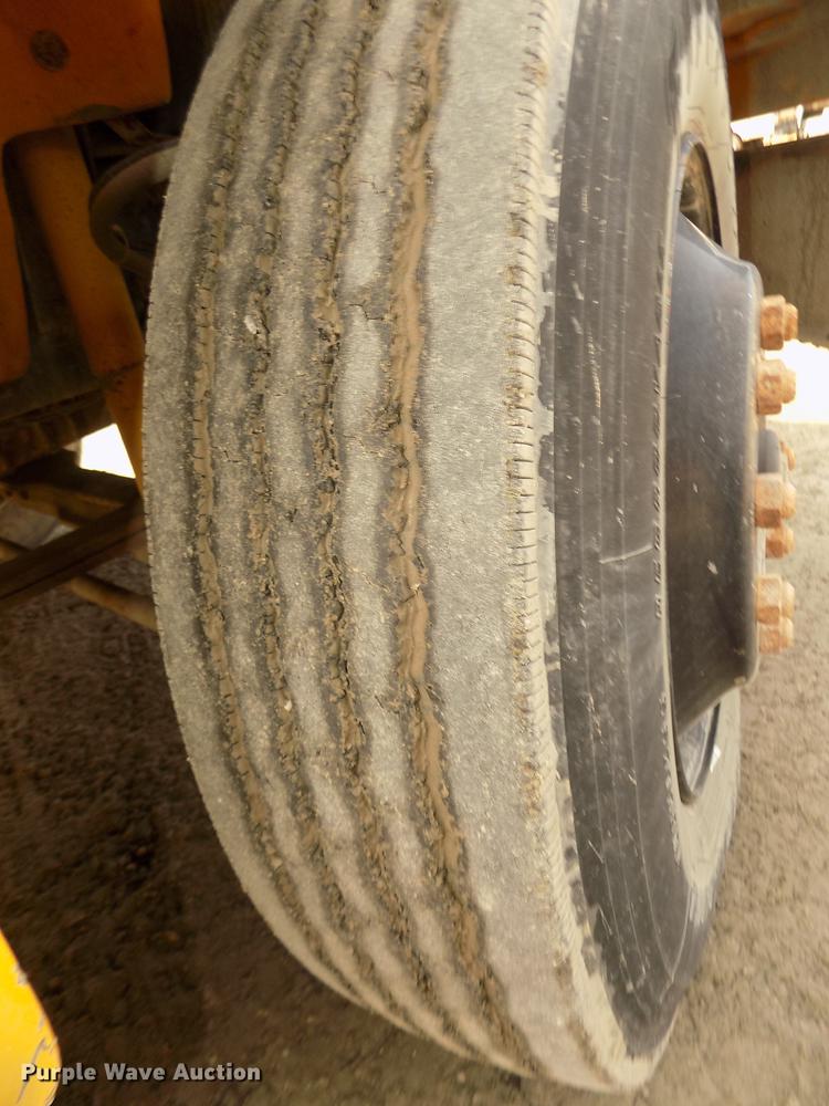 image for item DD2878 1999 Freightliner FS65 Blue Bird school bus