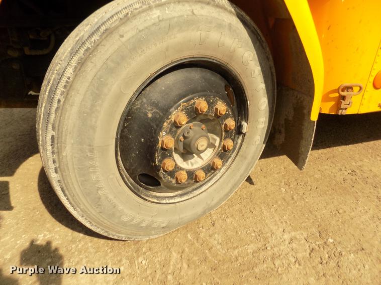 image for item DD2878 1999 Freightliner FS65 Blue Bird school bus