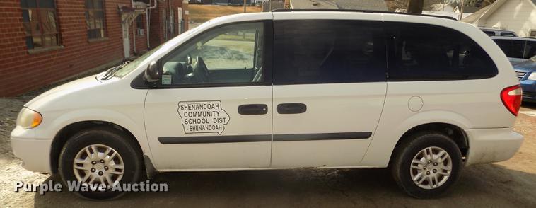image for item DD2879 2006 Dodge Grand Caravan SE van