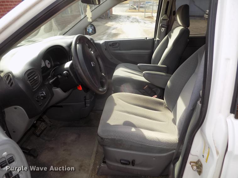 image for item DD2879 2006 Dodge Grand Caravan SE van