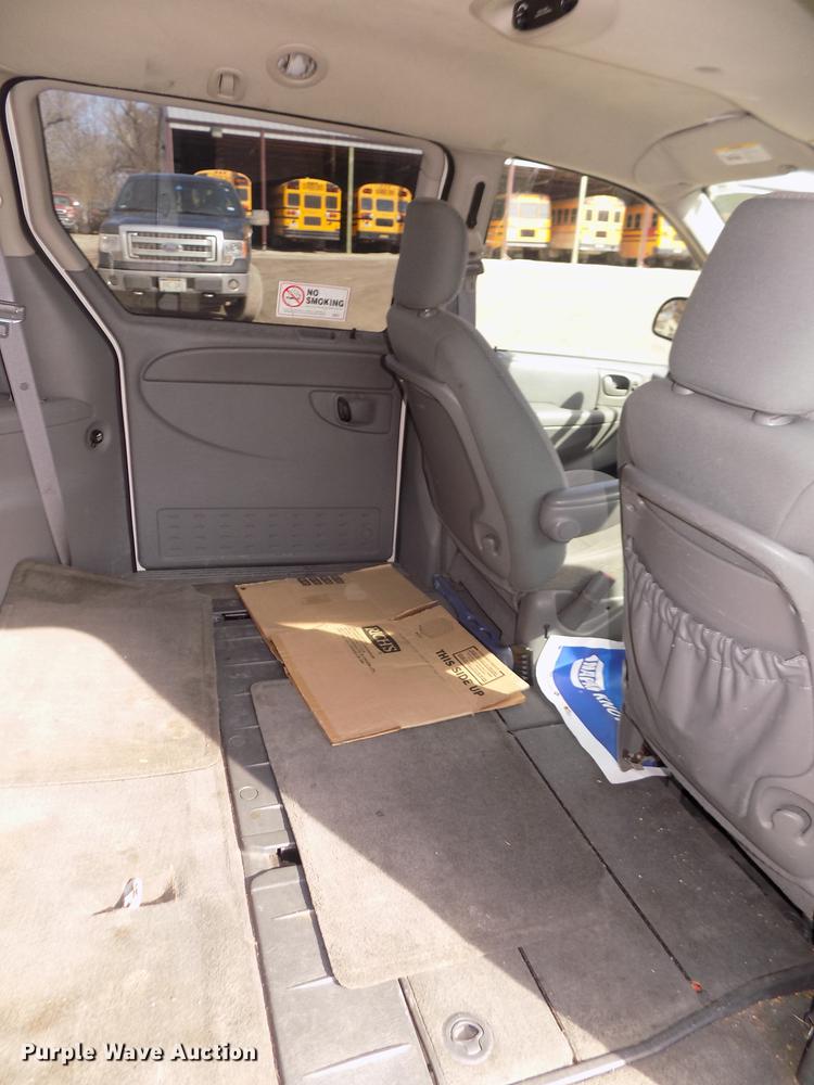 image for item DD2879 2006 Dodge Grand Caravan SE van