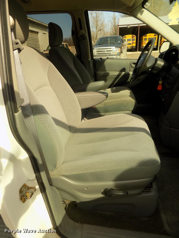 image for item DD2879 2006 Dodge Grand Caravan SE van