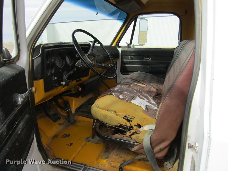 image for item DE6589 1976 GMC 6000 fuel truck