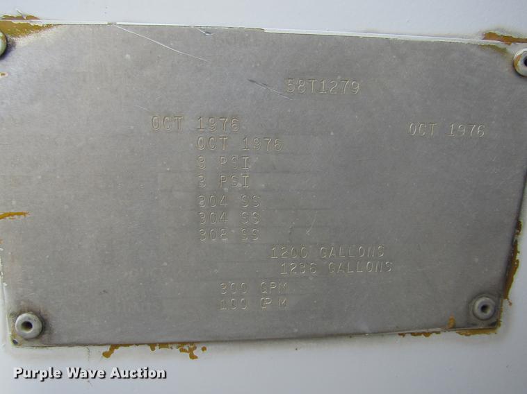 image for item DE6589 1976 GMC 6000 fuel truck