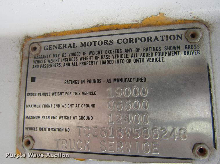 image for item DE6589 1976 GMC 6000 fuel truck