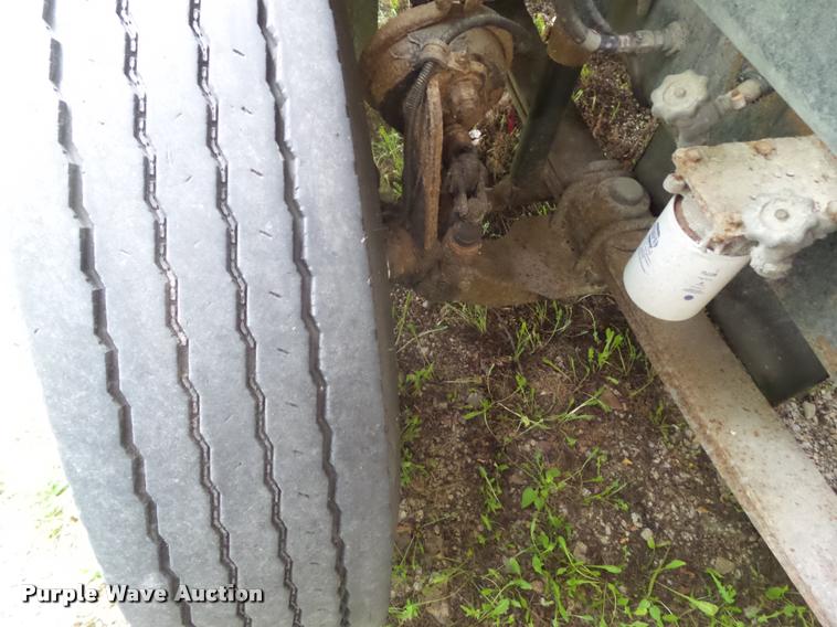 image for item DH9409 2001 Freightliner FS65 school bus