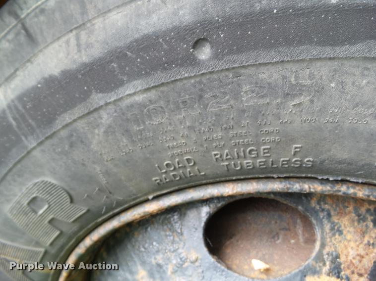 image for item DH9409 2001 Freightliner FS65 school bus