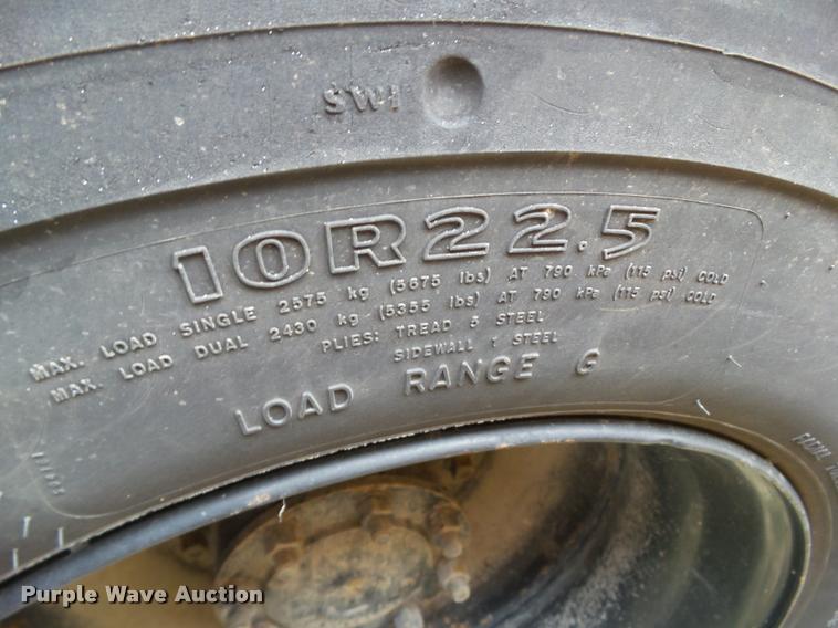 image for item DH9409 2001 Freightliner FS65 school bus