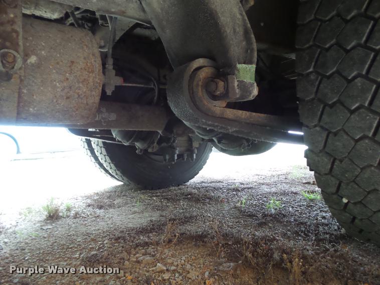 image for item DH9409 2001 Freightliner FS65 school bus