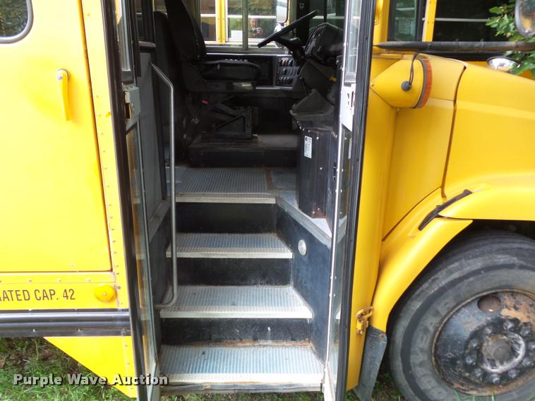 image for item DH9409 2001 Freightliner FS65 school bus