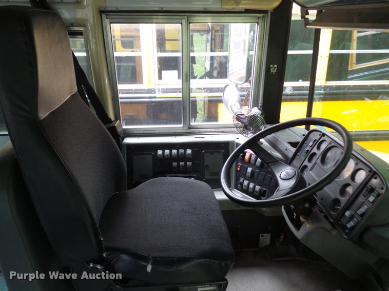 image for item DH9409 2001 Freightliner FS65 school bus