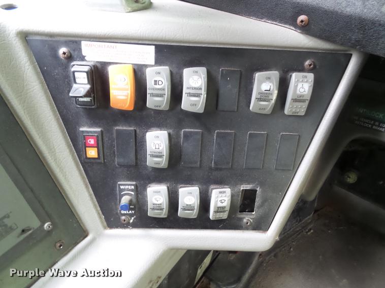 image for item DH9409 2001 Freightliner FS65 school bus