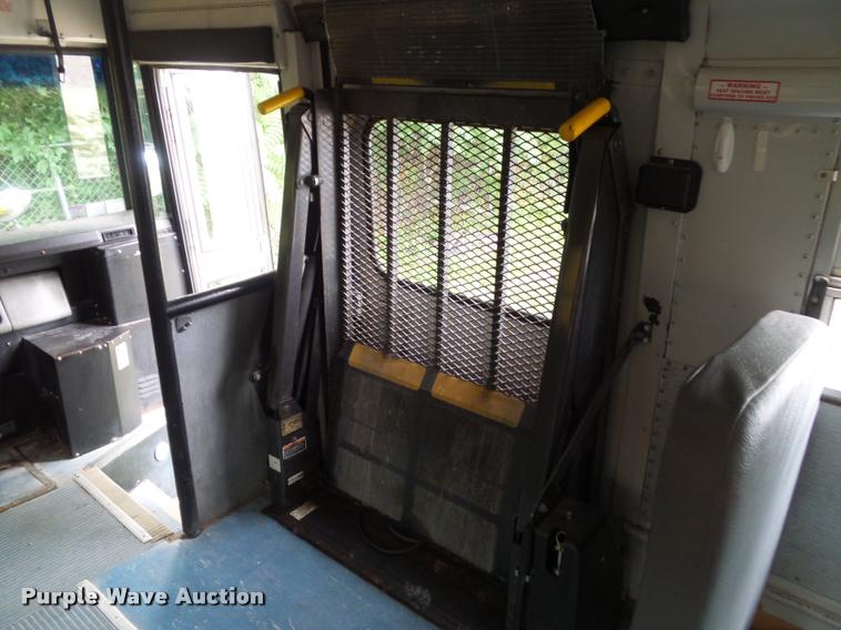 image for item DH9409 2001 Freightliner FS65 school bus