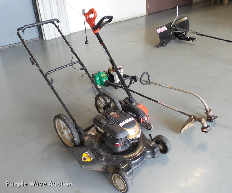 image for item DT9502 Lawn and garden equipment