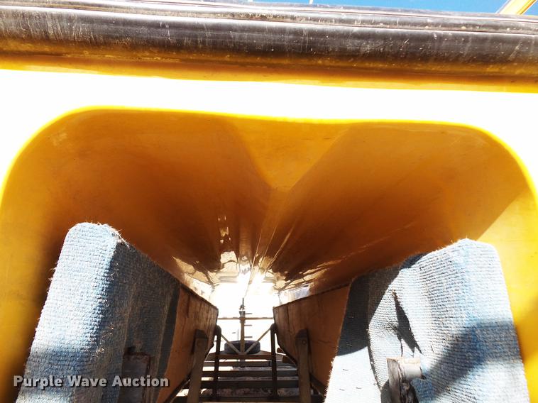 image for item EA9690 1998 Marine One 2650kat boat