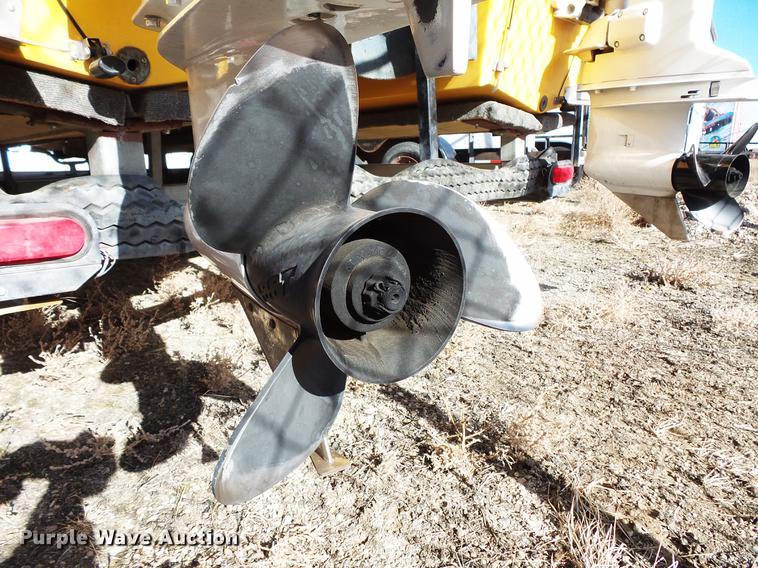 image for item EA9690 1998 Marine One 2650kat boat