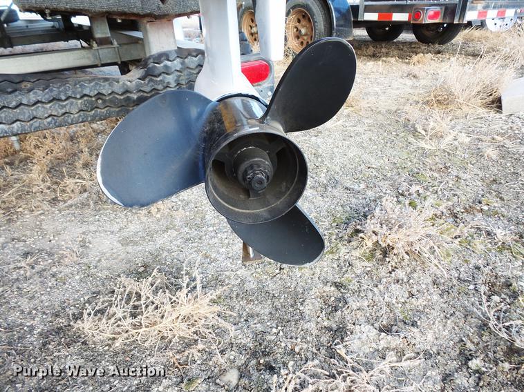 image for item EA9690 1998 Marine One 2650kat boat