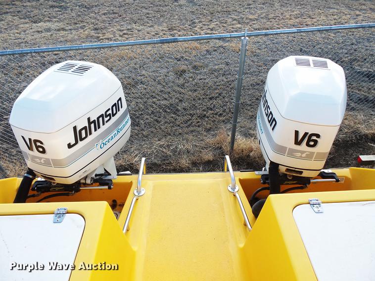 image for item EA9690 1998 Marine One 2650kat boat