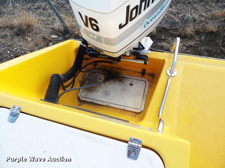 image for item EA9690 1998 Marine One 2650kat boat