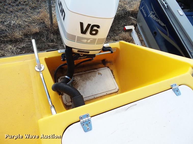 image for item EA9690 1998 Marine One 2650kat boat