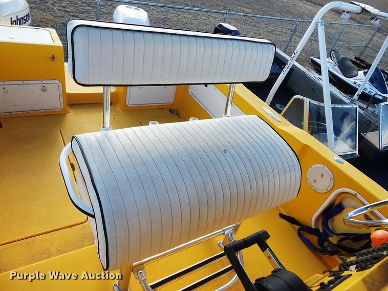 image for item EA9690 1998 Marine One 2650kat boat