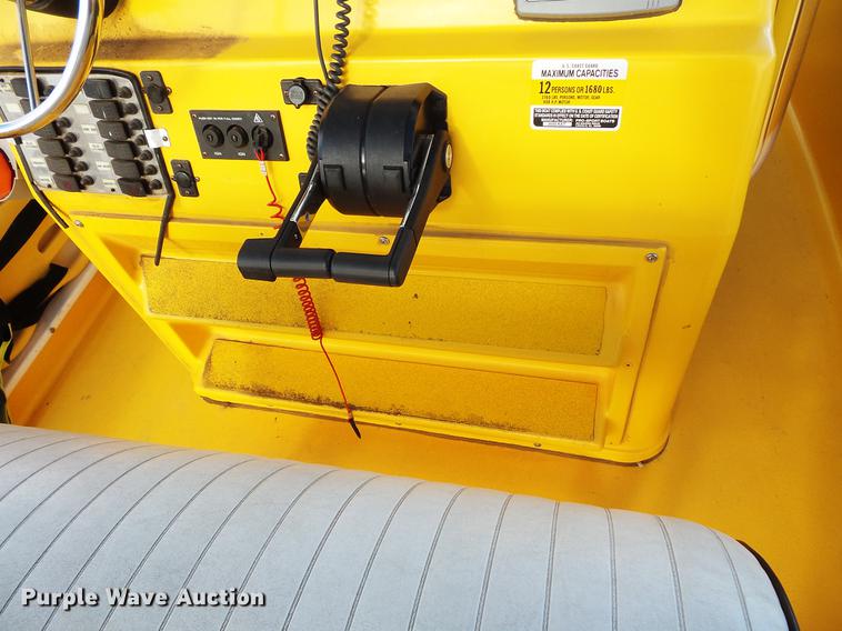 image for item EA9690 1998 Marine One 2650kat boat