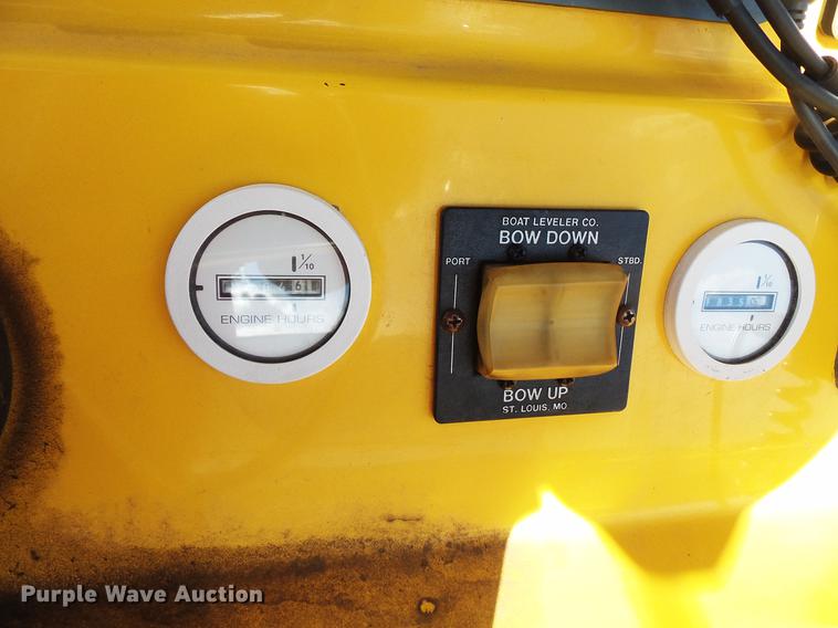 image for item EA9690 1998 Marine One 2650kat boat