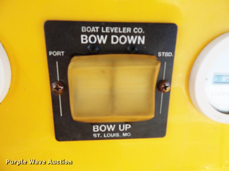 image for item EA9690 1998 Marine One 2650kat boat