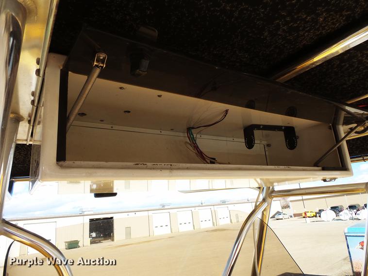 image for item EA9690 1998 Marine One 2650kat boat